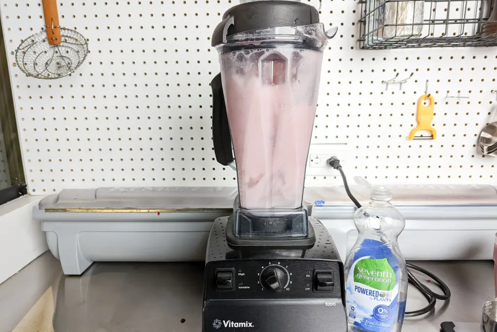 How to Clean Blender Without Dishwasher: A 3D Artist’s Guide