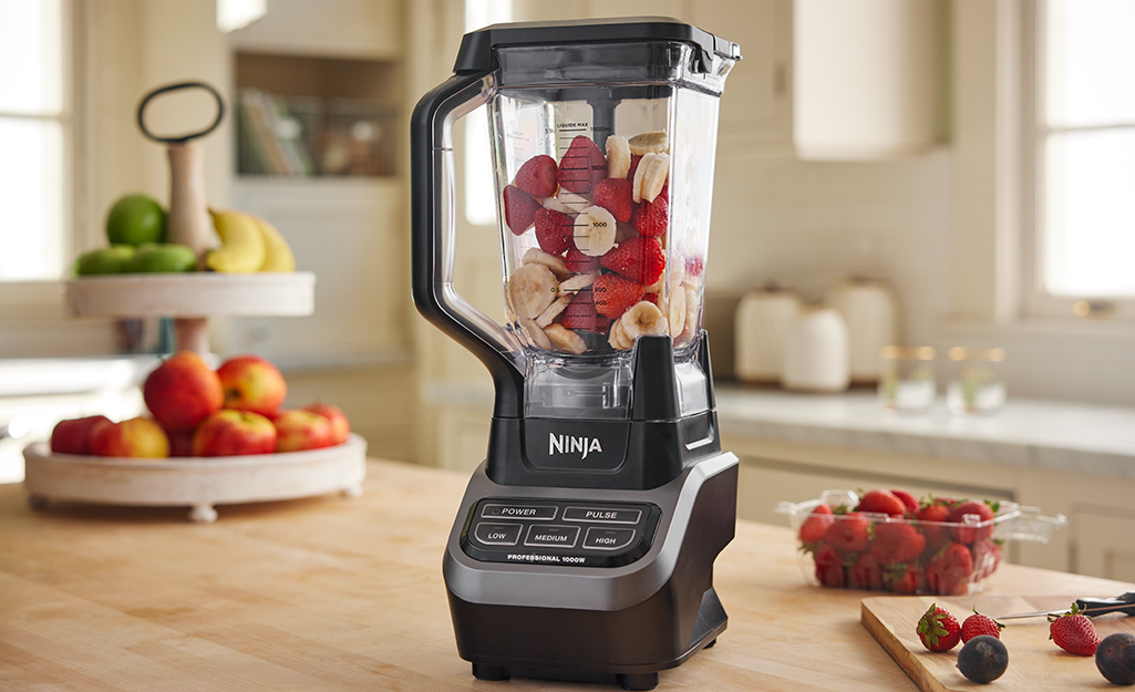 Your Guide to a Countertop Blender for Kitchen Scenes